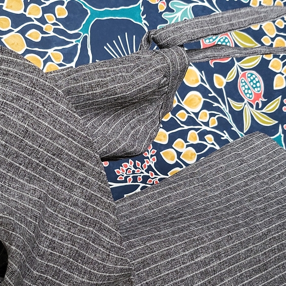 Essue Top - Picture 3 of 9